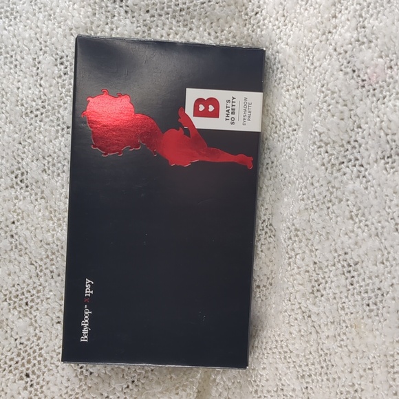 BETTY BOOP x ipsy That's So Betty Eyeshadow Palette, 12g/0.42oz - Picture 12 of 15